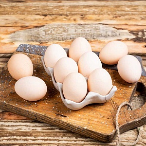 Яйца куриные кремовые домашние>