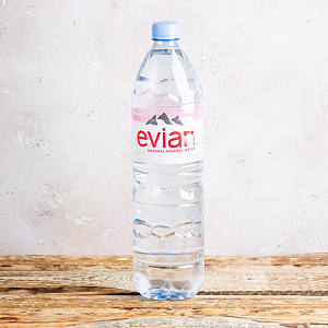 Вода Evian>